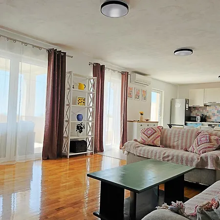 Sunflower Apartamento Kaštela